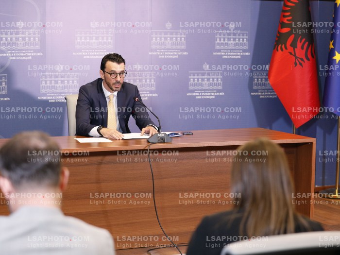 Enea Karakaci ne konference per shtyp