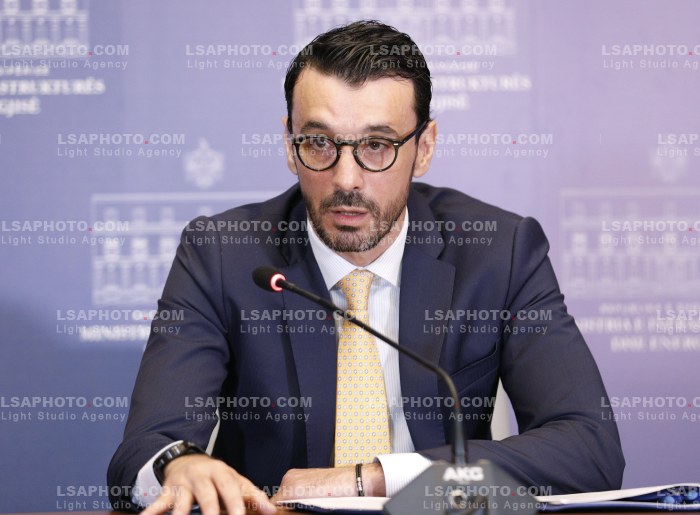 Enea Karakaci ne konference per shtyp