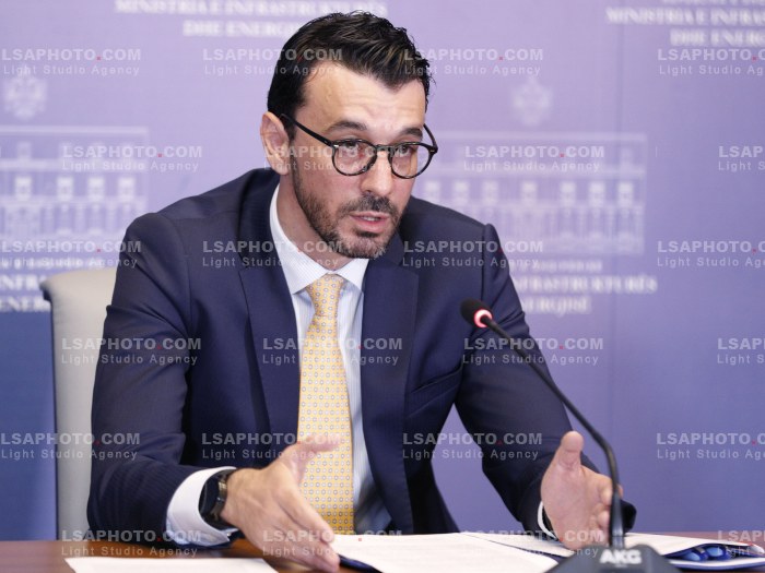 Enea Karakaci ne konference per shtyp