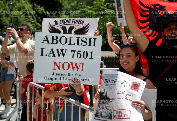 Proteste gjate Parades se Shqiptareve ne New York