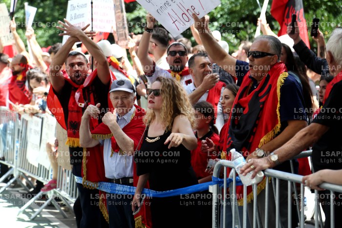 Proteste gjate Parades se Shqiptareve ne New York