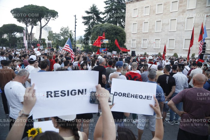 Protesta e Qytetareve para Kryeministrise ne Diten e 24