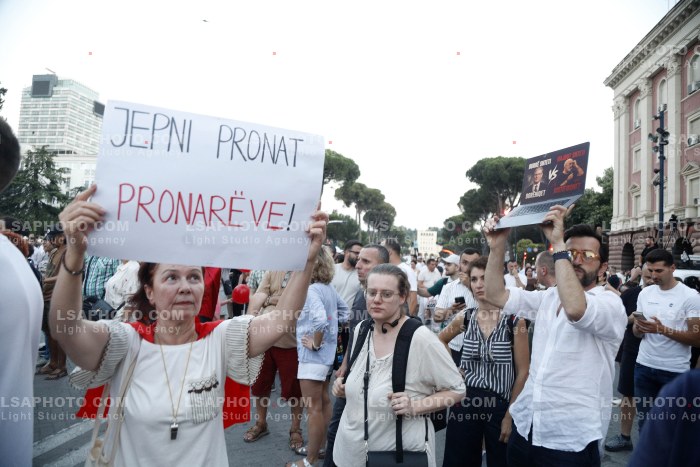 Protesta e Qytetareve para Kryeministrise ne Diten e 24
