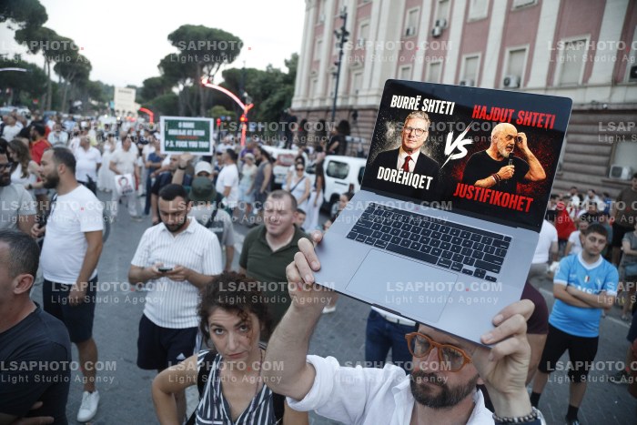 Protesta e Qytetareve para Kryeministrise ne Diten e 24