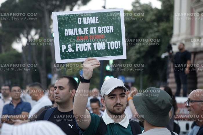 Protesta e Qytetareve para Kryeministrise ne Diten e 24