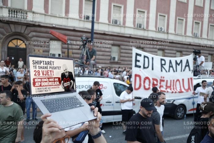 Protesta e Qytetareve para Kryeministrise ne Diten e 24