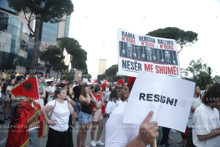 Protesta e Qytetareve para Kryeministrise ne Diten e 24