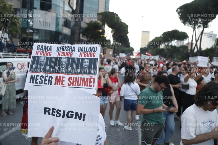 Protesta e Qytetareve para Kryeministrise ne Diten e 24