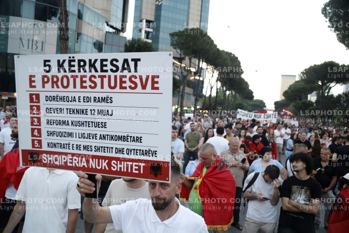 Protesta e Qytetareve para Kryeministrise ne Diten e 24