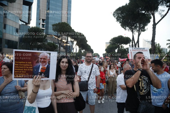 Protesta e Qytetareve para Kryeministrise ne Diten e 24