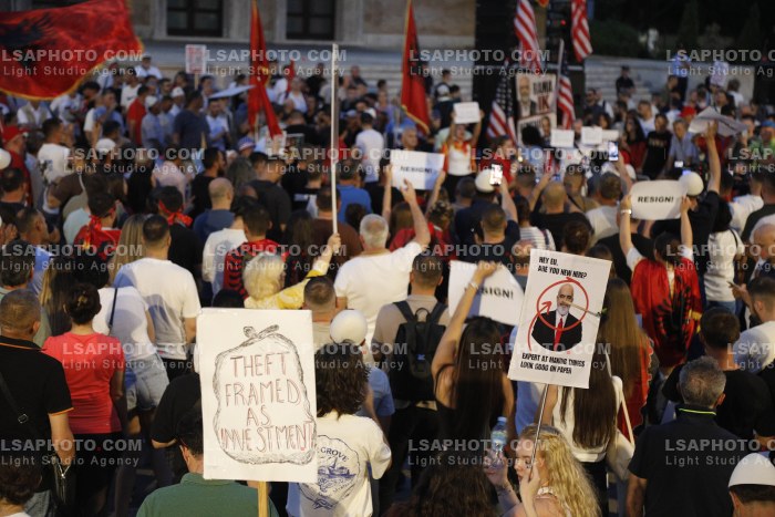 Protesta e Qytetareve para Kryeministrise ne Diten e 24