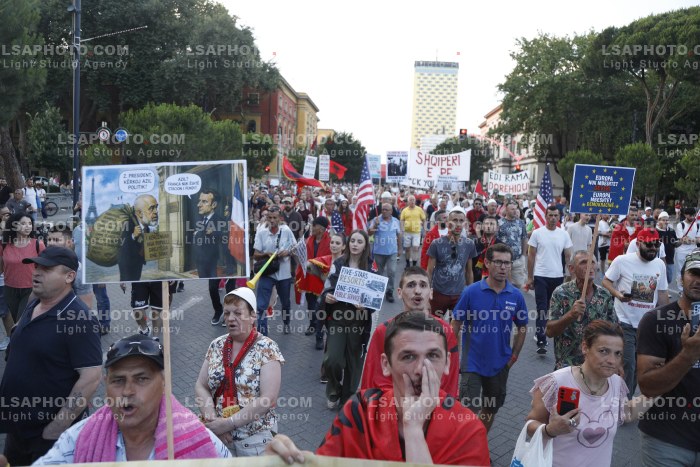 Protesta e Qytetareve para Kryeministrise ne Diten e 27