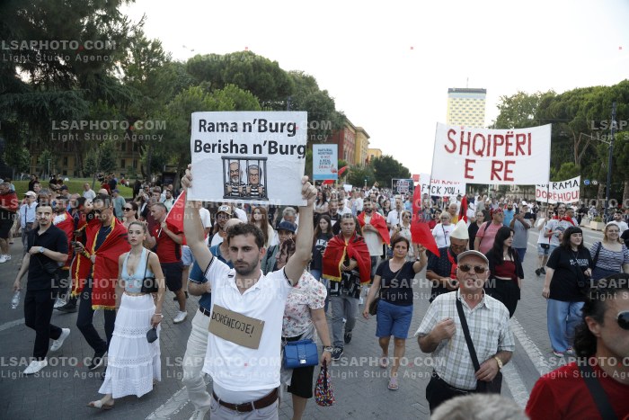 Protesta e Qytetareve para Kryeministrise ne Diten e 27