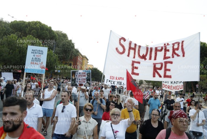 Protesta e Qytetareve para Kryeministrise ne Diten e 27
