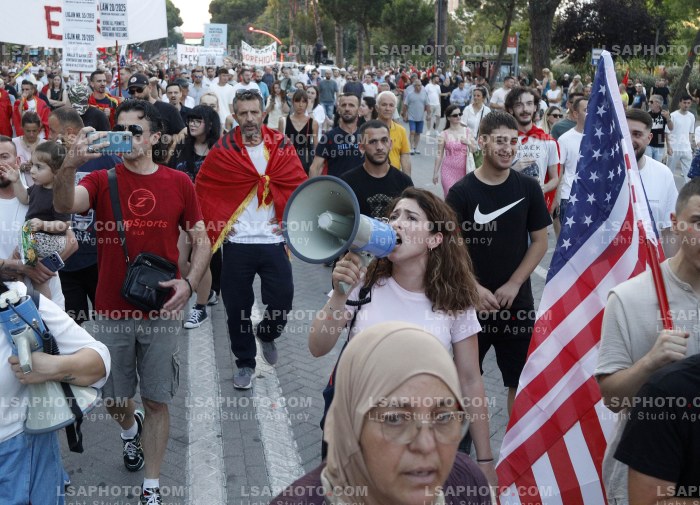 Protesta e Qytetareve para Kryeministrise ne Diten e 27