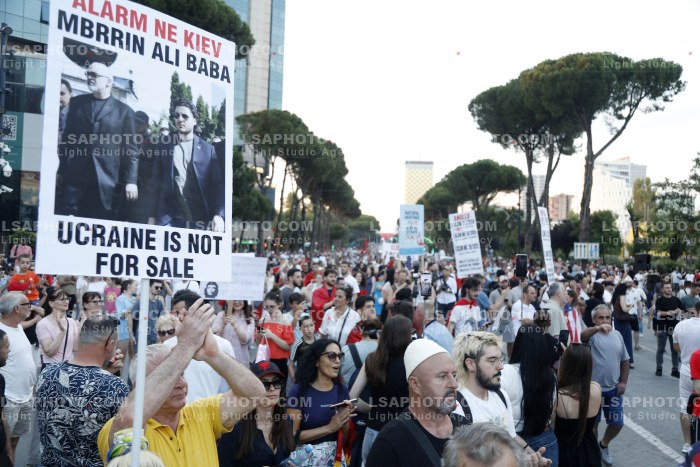 Protesta e Qytetareve para Kryeministrise ne Diten e 27
