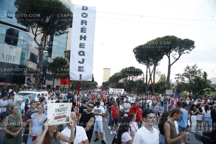 Protesta e Qytetareve para Kryeministrise ne Diten e 27