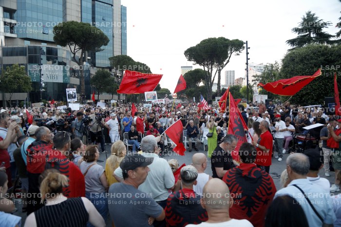 Protesta e Qytetareve para Kryeministrise ne Diten e 27