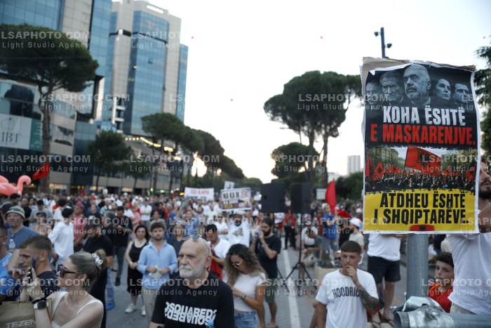 Protesta e Qytetareve para Kryeministrise ne Diten e 27
