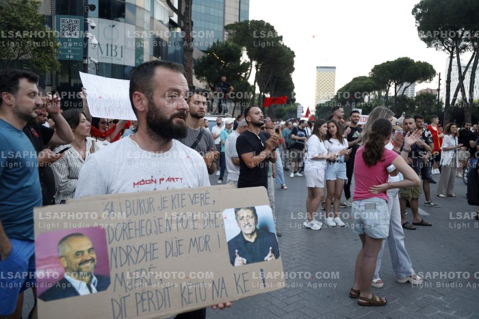 Protesta e Qytetareve para Kryeministrise ne Diten e 27