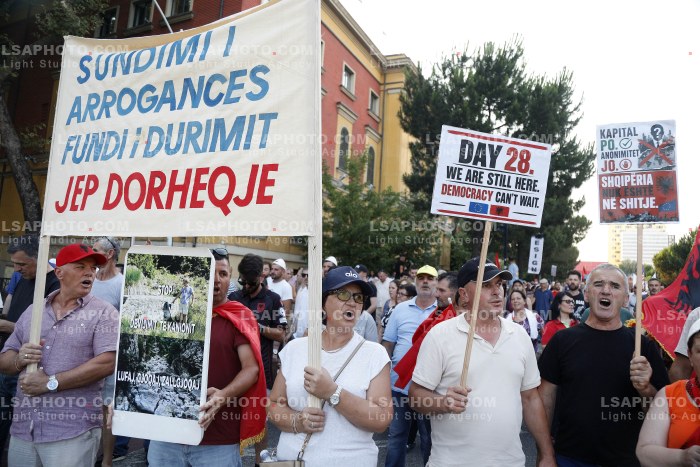 Protesta e Qytetareve para Kryeministrise ne Diten e 28