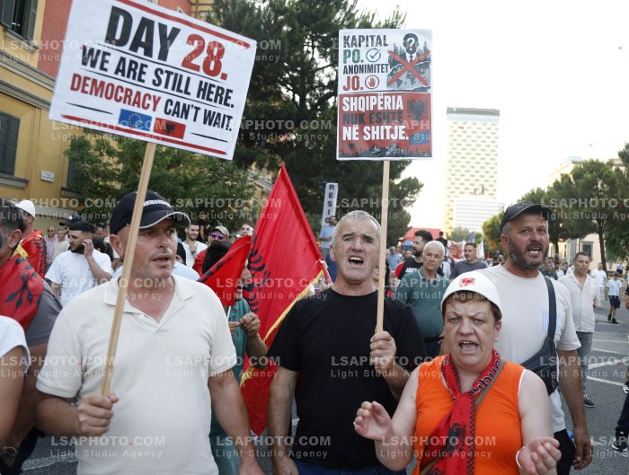 Protesta e Qytetareve para Kryeministrise ne Diten e 28