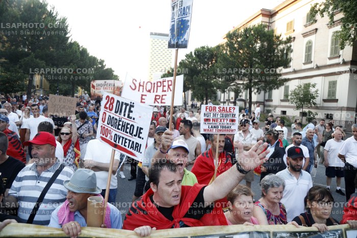 Protesta e Qytetareve para Kryeministrise ne Diten e 28