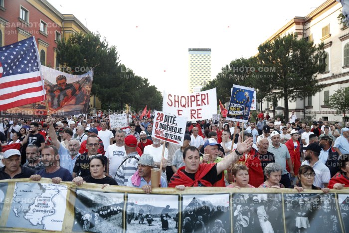 Protesta e Qytetareve para Kryeministrise ne Diten e 28
