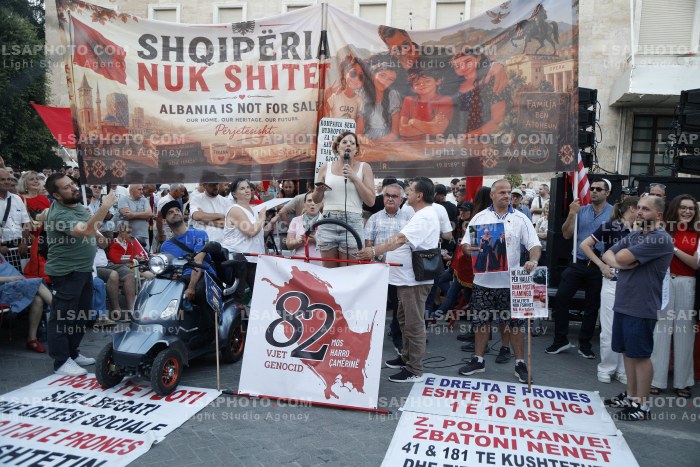 Protesta e Qytetareve para Kryeministrise ne Diten e 28