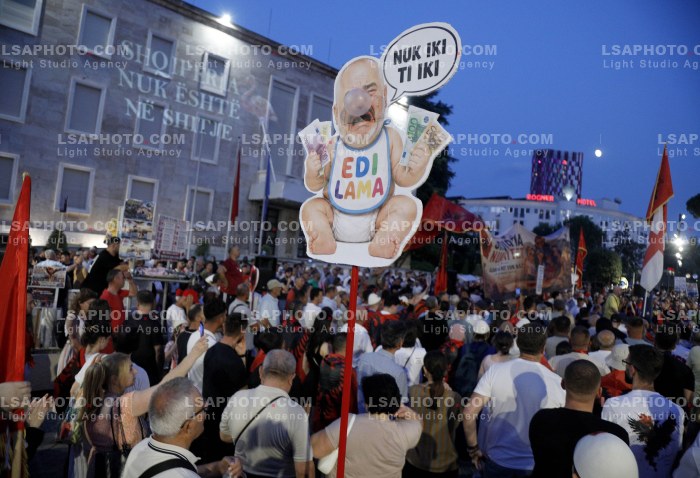 Protesta e Qytetareve para Kryeministrise ne Diten e 28