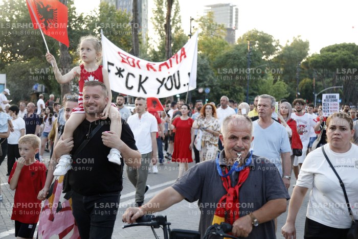 Protesta e Qytetareve para Kryeministrise ne Diten e 28