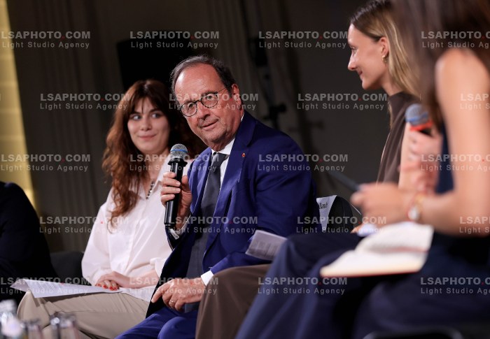 Francois Hollande ne Tirane