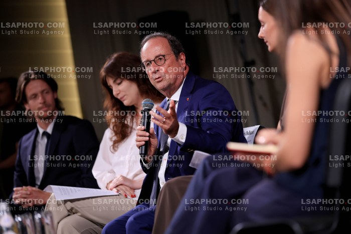 FRANCOIS HOLLANDE IN TIRAN