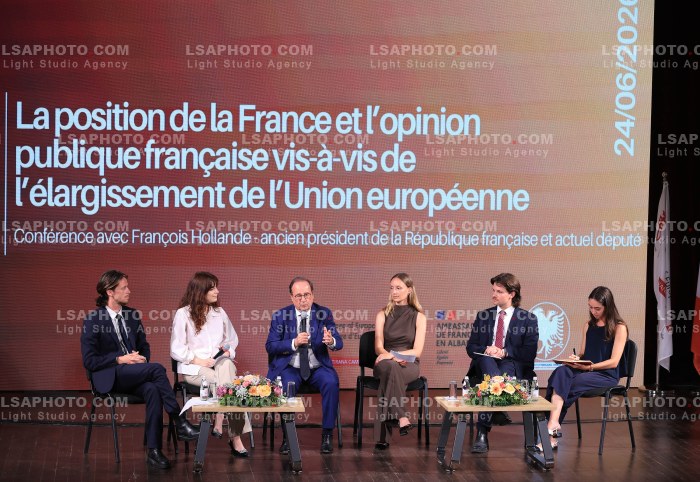 Francois Hollande ne Tirane