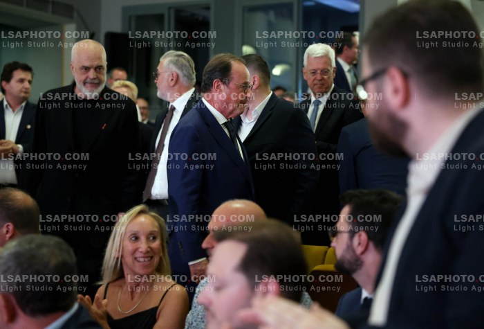Francois Hollande ne Tirane