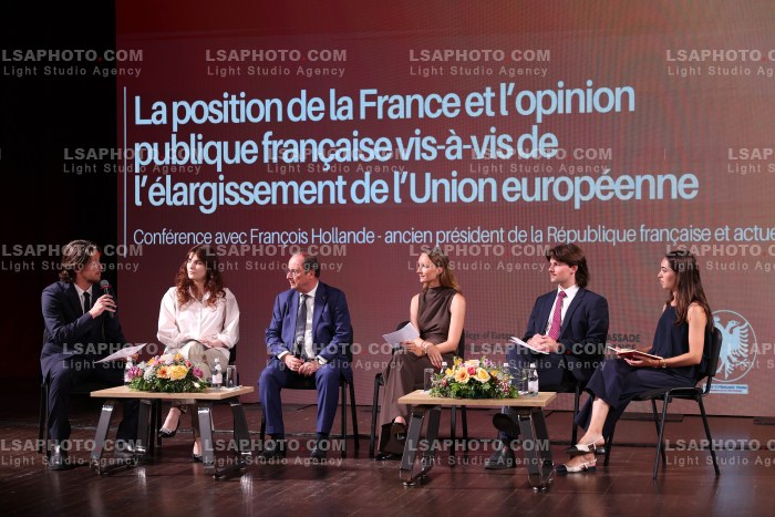 Francois Hollande ne Tirane
