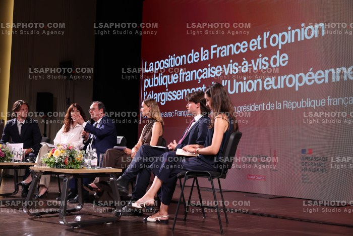 Francois Hollande ne Tirane