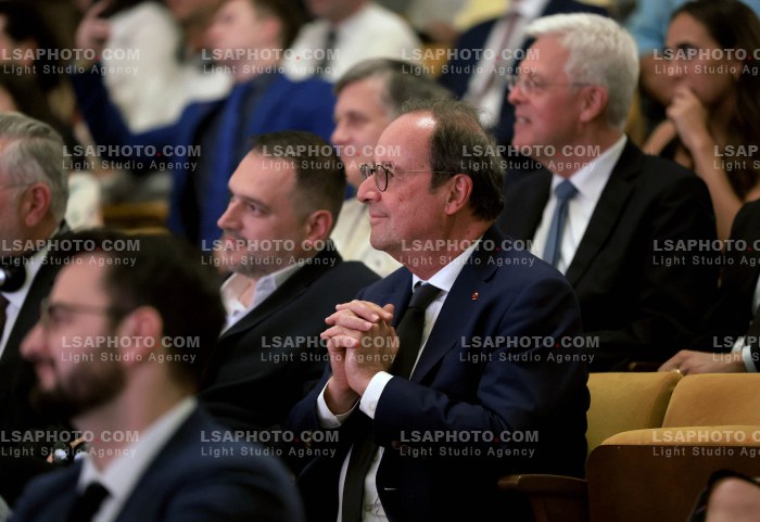 Francois Hollande ne Tirane