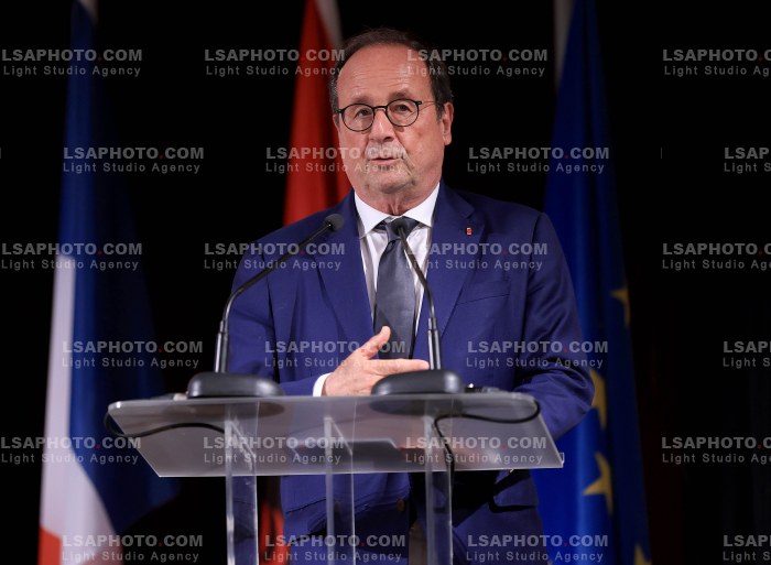 Francois Hollande ne Tirane
