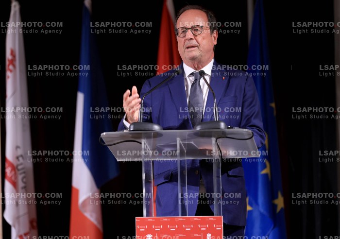 Francois Hollande ne Tirane