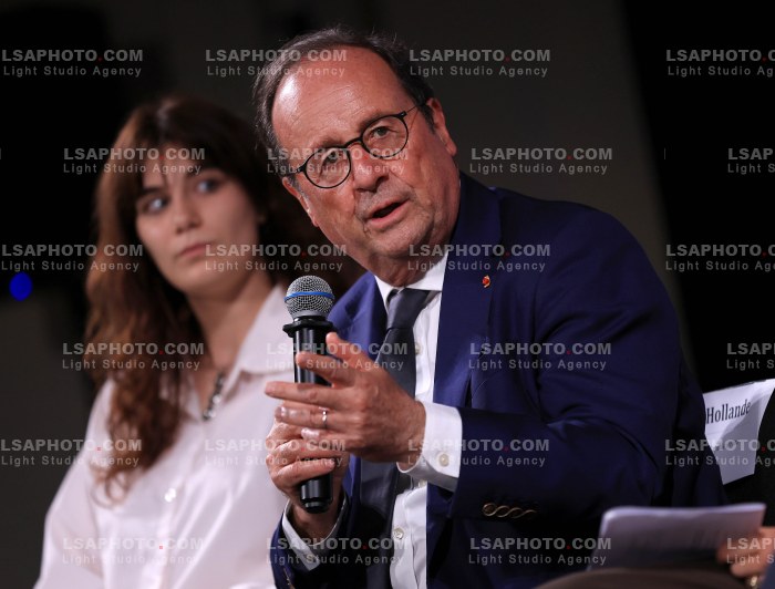 Francois Hollande ne Tirane