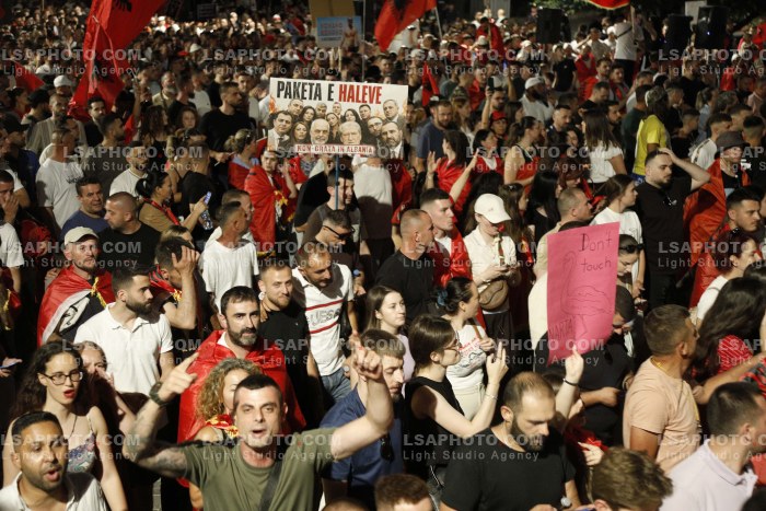 Protesta e Qytetareve para Kryeministrise ne Diten e 35