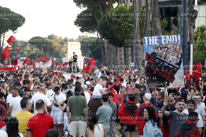 Protesta e Qytetareve para Kryeministrise ne Diten e 35