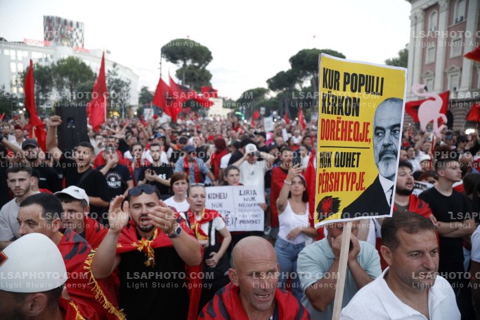 Protesta e Qytetareve para Kryeministrise ne Diten e 35