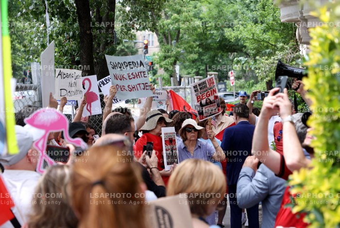 Proteste ne Washington DC per Zvernecin