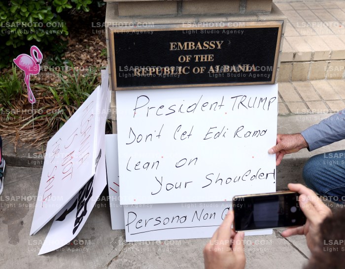 Proteste ne Washington DC per Zvernecin
