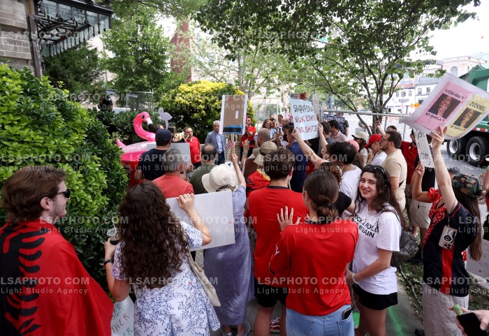 Proteste ne Washington DC per Zvernecin