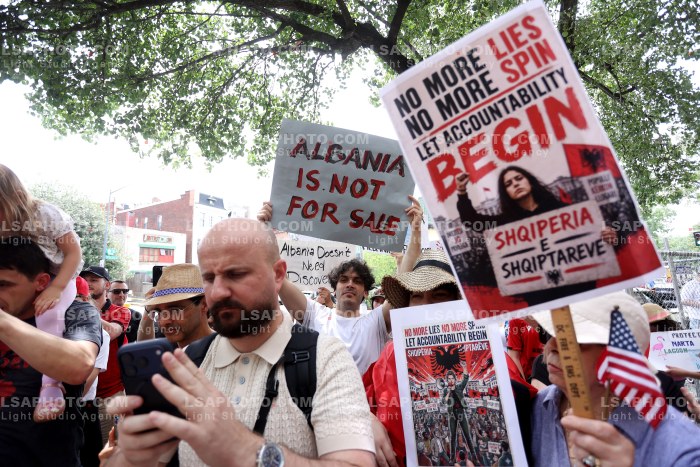 Proteste ne Washington DC per Zvernecin