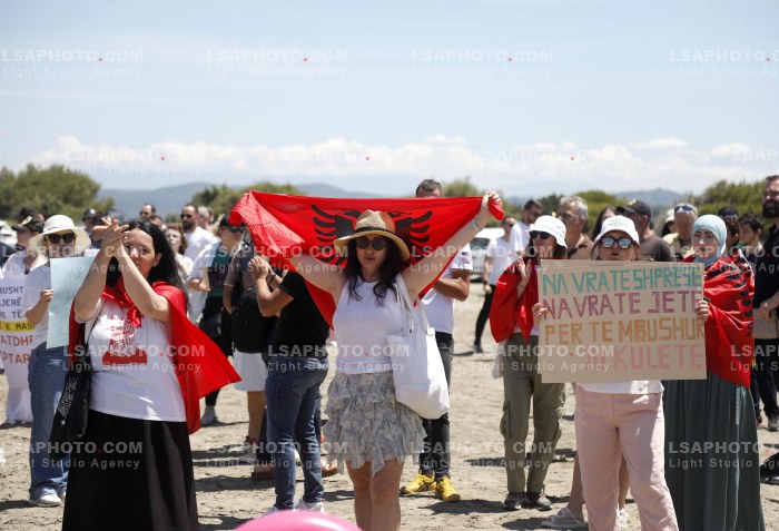 Proteste ne Narte dhe Zvernec