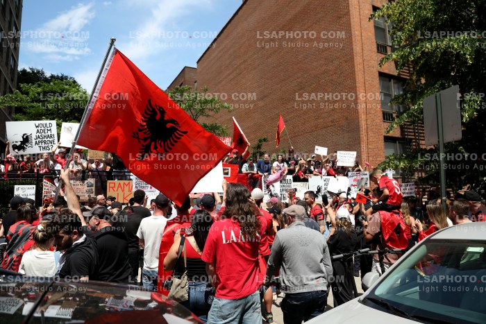 Proteste ne New York per Zvernecin